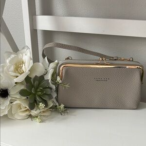 Carr Ken Gray Leather Handbag/Wristlet